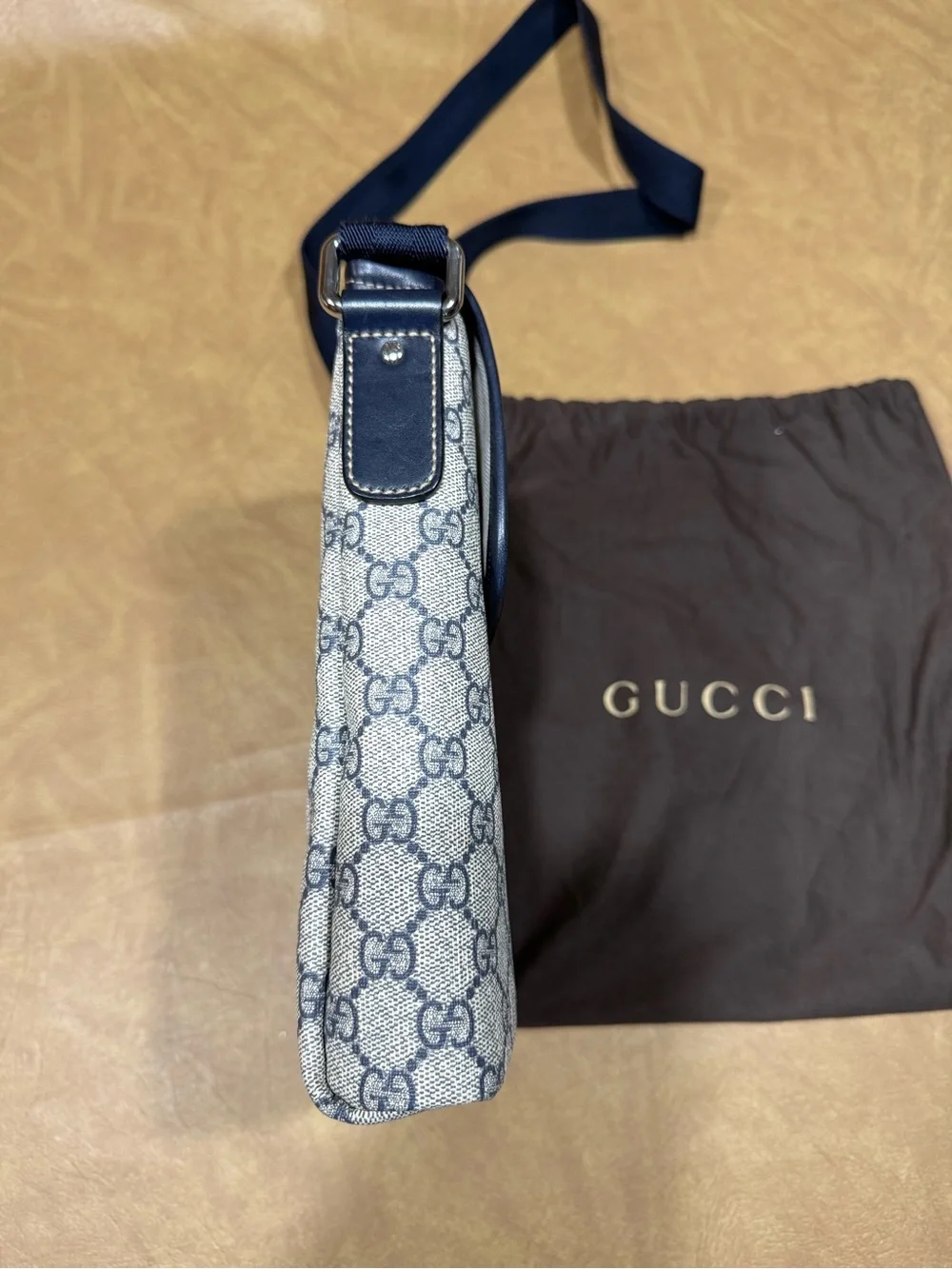 Gucci crossbody gg